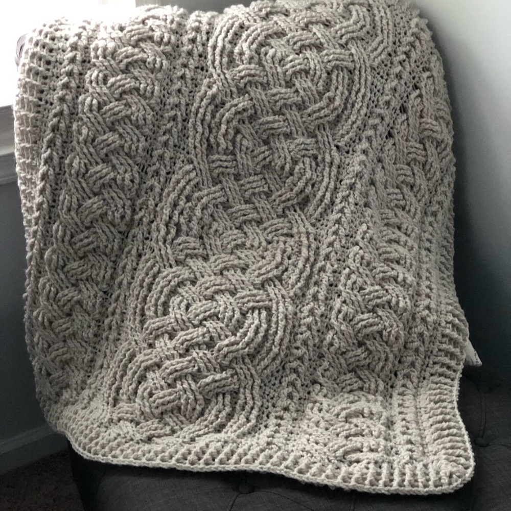 Celtic Crochet handmade lap/baby blanket 45x38